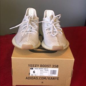 Yeezy Boost 350 V2 Seasame size 6 women’s